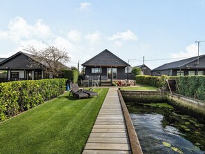 Terrace/patio - 2 bedroom accommodation in Brundall, near Norwich (Brundall, near Norwich)