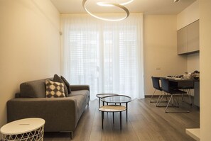 TV - Design & New Center Apartment - 2nd floor (Milano)