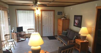 Willows - 2 Bed/1 Bath Cabin minutes from Downtown La Pointe!