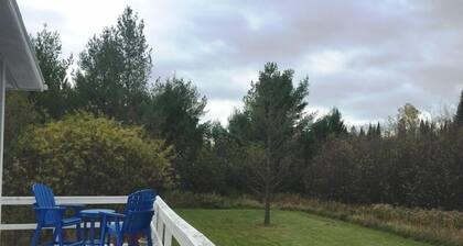 Viihtyisä mökki sijaitsee lähellä kaupunkia Madeline Islandilla