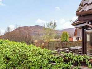 Outdoor dining - 1 bedroom accommodation in Corpach, near Fort William (Corpach, near Fort William)