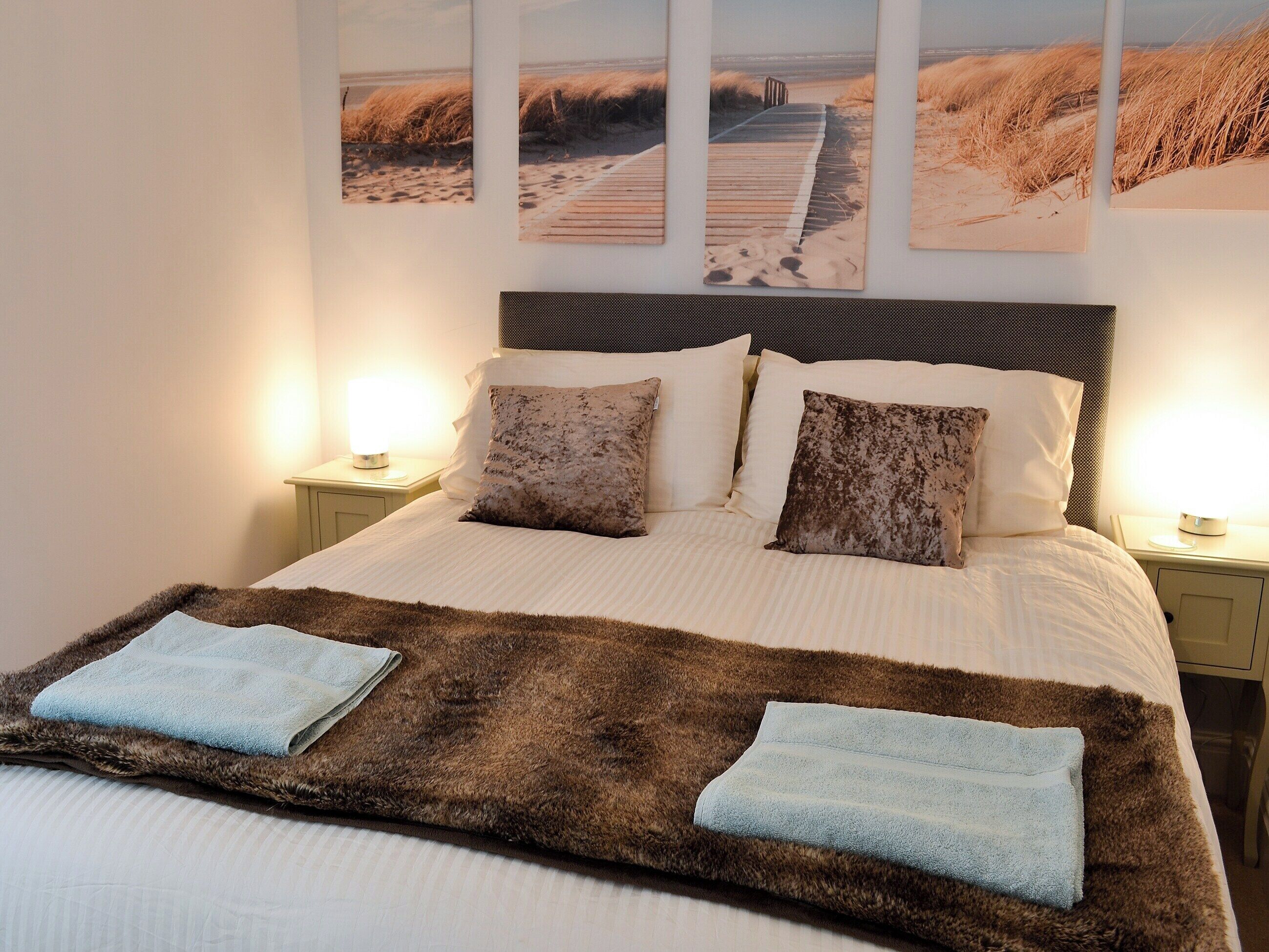 2 bedrooms, WiFi (free), bed sheets