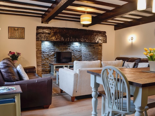 4 bedroom accommodation in Blakeney