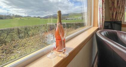 2 bedroom accommodation in Rumbling Bridge, near Kinross