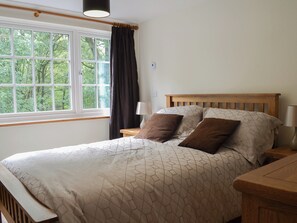 2 bedrooms, free WiFi, bed sheets - 2 bedroom accommodation in Penygroes, near Caernarfon (Penygroes, near Caernarfon)