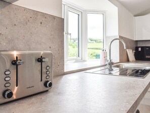 Geschirrspüler, Hochstuhl, Kochgeschirr/Geschirr/Besteck