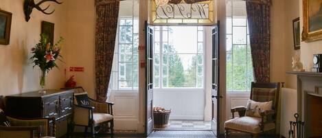 المنشأة من الداخل