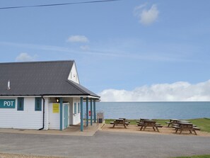Exterior - 3 bedroom accommodation in Portland, near Weymouth (Portland, near Weymouth)