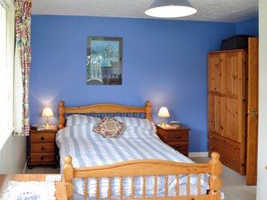 4 quartos, Wi-Fi de cortesia, roupa de cama