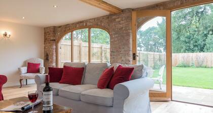 4 bedroom accommodation in Carlton Miniott, near Thirsk