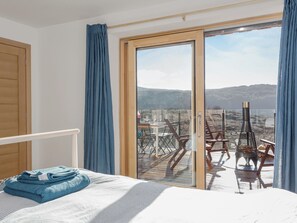 2 bedrooms, free WiFi, bed sheets - Jill Strawbale House- UKC2935 (Strontian, near Fort William)