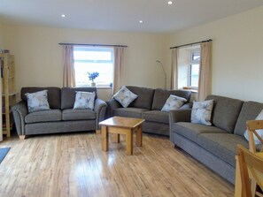 Unclassified image, 3 of 15, button - 3 bedroom accommodation in Tregarth, near Bangor (Tregarth, near Bangor)