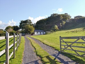 Unclassified image, 5 of 15, button