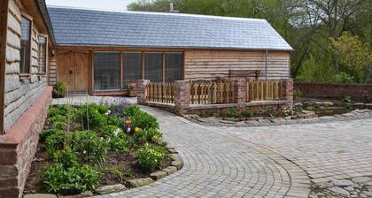 2 bedroom accommodation in Knapton Green, near Leominster