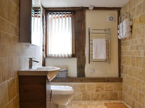 A bathroom with a sink, toilet, and towel rack. - 2 bedroom accommodation in Knapton Green, near Leominster (Knapton Green, near Leominster)
