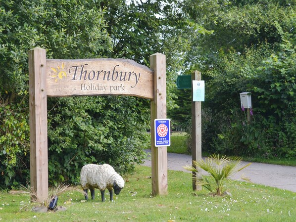 Property grounds - 3 bedroom accommodation in Woodacott, near Holsworthy (Woodacott, near Holsworthy)