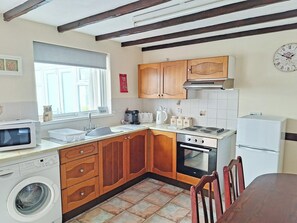 Cookware/dishes/utensils