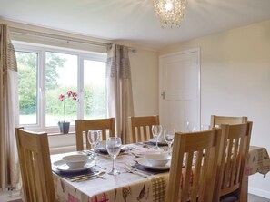 Dining - 3 bedroom accommodation in Frostenden, near Beccles (Frostenden, near Beccles)