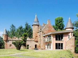 Exterior - 4 bedroom accommodation in Largs (Largs)