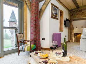 Dining - 4 bedroom accommodation in Largs (Largs)