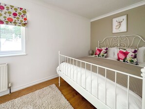 1 bedroom, free WiFi, bed sheets - 1 bedroom accommodation in North Gorley, near Fordingbridge (North Gorley, near Fordingbridge)