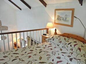 1 bedroom, free WiFi, bed sheets - Take a break with a special someone to this truly rural setting. (Breage, near Helston)