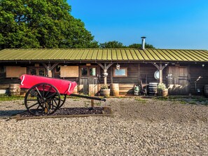 Exterior - The Stables at the Oaks (Yoxall, near Burton-on-Trent)
