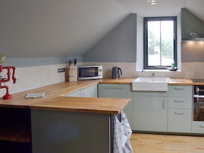Dishwasher, cookware/dishes/utensils - 1 bedroom accommodation in Alderwasley, near Matlock (Alderwasley, near Matlock)
