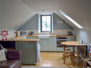 Dishwasher, cookware/dishes/utensils - 1 bedroom accommodation in Alderwasley, near Matlock (Alderwasley, near Matlock)