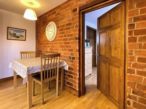 Dining - 1 bedroom accommodation in Ledbury (Ledbury)