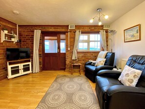 Living area - 1 bedroom accommodation in Ledbury (Ledbury)