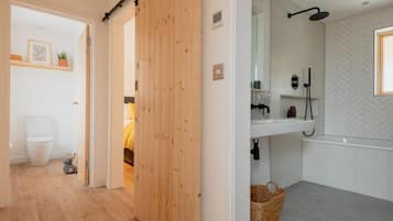 Sunnybrook-Carbon Neutral House | Bathroom | Hair dryer, towels