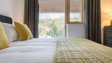 Sunnybrook-Carbon Neutral House | 3 bedrooms, soundproofing, iron/ironing board, travel cot