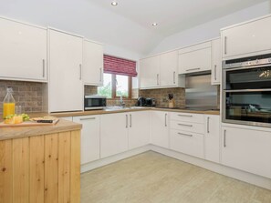 Dishwasher, cookware/dishes/utensils