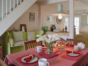 Dining - 2 bedroom accommodation in Brixham (Brixham)