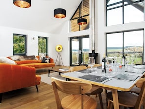 Dining - 4 bedroom accommodation in Duthil, Carrbridge, near Aviemore (Duthil, Carrbridge, near Aviemore)