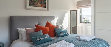 4 bedrooms, free WiFi, bed sheets