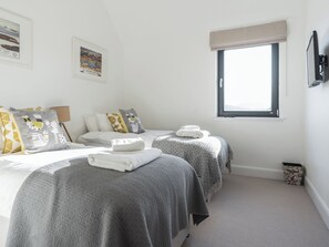 4 bedrooms, free WiFi, bed sheets