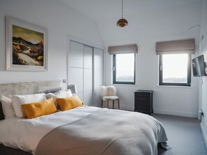 4 bedrooms, WiFi (free), bed sheets - 4 bedroom accommodation in Duthil, Carrbridge, near Aviemore (Duthil, Carrbridge, near Aviemore)