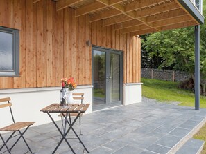 Outdoor dining - 4 bedroom accommodation in Duthil, Carrbridge, near Aviemore (Duthil, Carrbridge, near Aviemore)