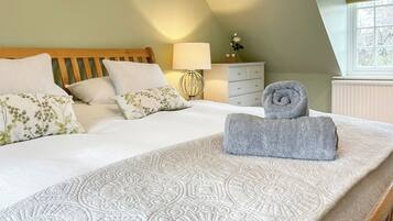 4 bedrooms, free WiFi, bed sheets