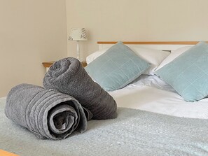 4 bedrooms, free WiFi, bed sheets