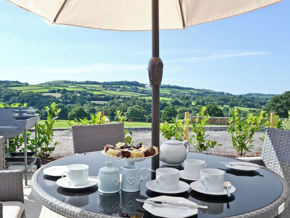 تناول الطعام بالخارج