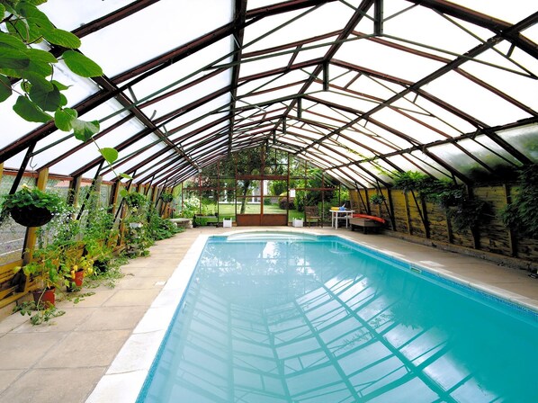 Indendørs pool