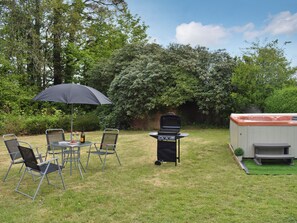 Outdoor spa tub - 2 bedroom accommodation in Boncath, near Cardigan (Boncath, near Cardigan)
