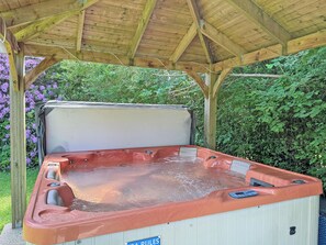 Outdoor spa tub - 2 bedroom accommodation in Boncath, near Cardigan (Boncath, near Cardigan)