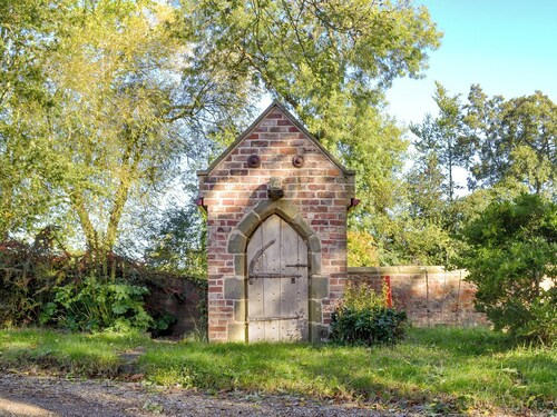 4 bedroom accommodation in Low Dinsdale