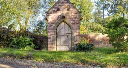 4 bedroom accommodation in Low Dinsdale