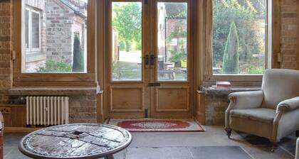 4 bedroom accommodation in Low Dinsdale