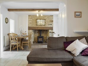 Fireplace, Netflix, streaming services - 3 bedroom accommodation in Bampton, near Witney (Bampton, near Witney)